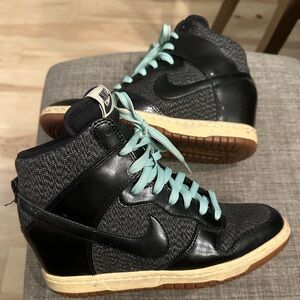 Women’s Nike dunk sky high essential sneakers